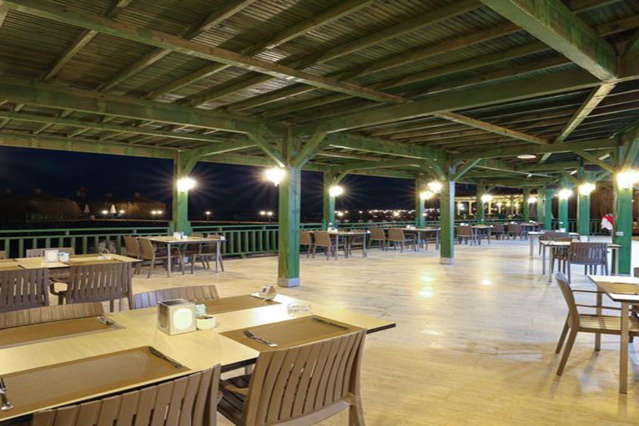 Crystal Flora Beach Resort Beldibi  Exterior foto
