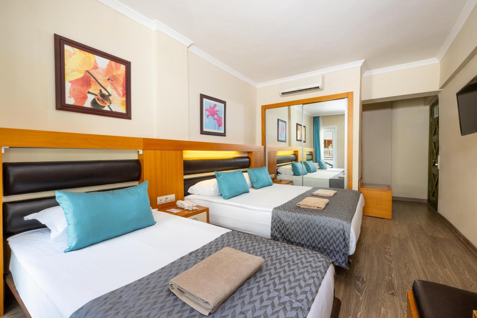 Crystal Flora Beach Resort Beldibi  Exterior foto